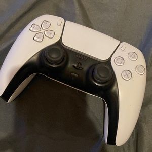 PlayStation 5 & Xbox One S Controllers